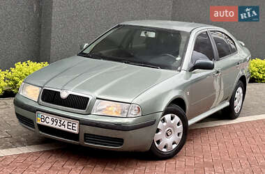 Лифтбек Skoda Octavia 2002 в 