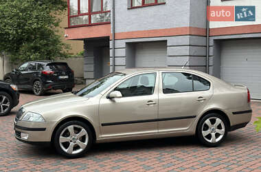 Лифтбек Skoda Octavia 2005 в 
