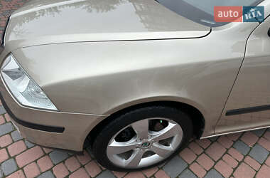 Лифтбек Skoda Octavia 2005 в 