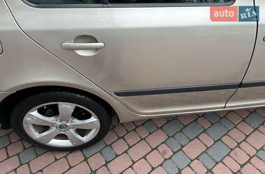 Лифтбек Skoda Octavia 2005 в 