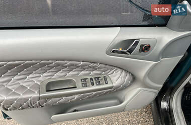 Ліфтбек Skoda Octavia 1998 в 