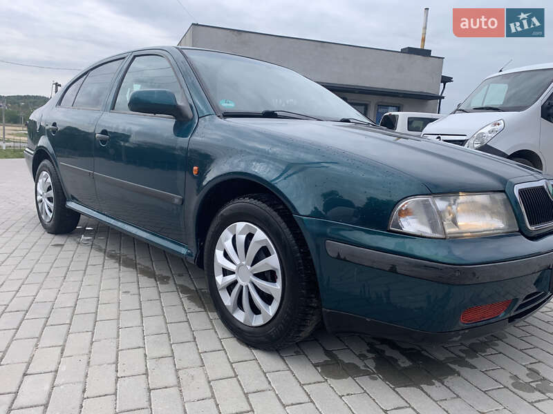 Лифтбек Skoda Octavia 1999 в 