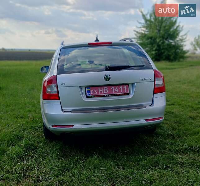 Универсал Skoda Octavia 2011 в Хороле