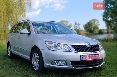 Универсал Skoda Octavia 2011 в Хороле