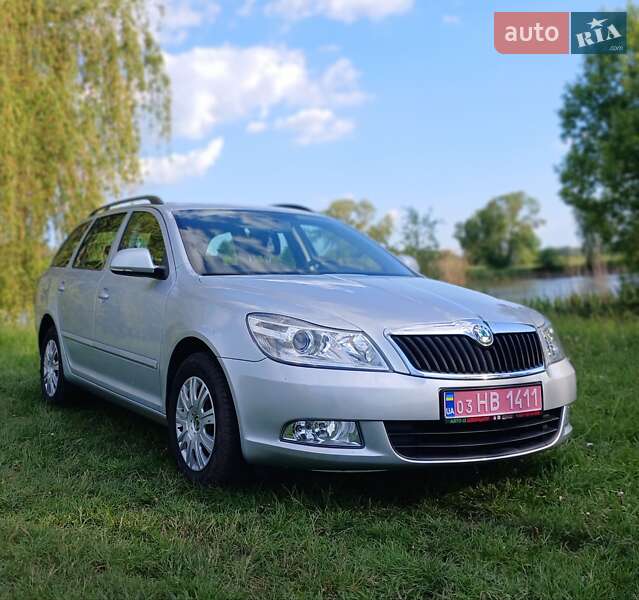 Универсал Skoda Octavia 2011 в Хороле