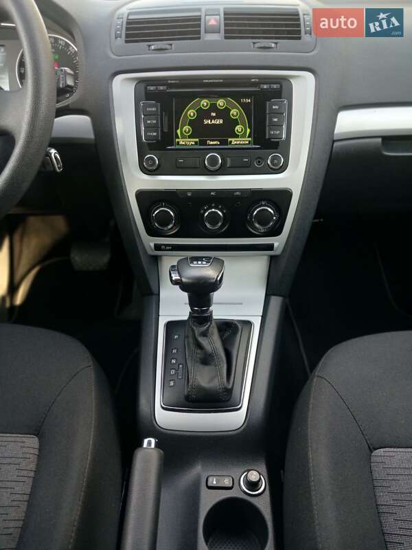 Универсал Skoda Octavia 2011 в Хороле