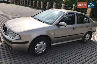 Лифтбек Skoda Octavia 2005 в 