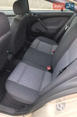 Лифтбек Skoda Octavia 2005 в 
