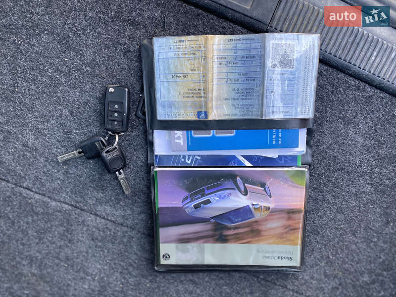 Універсал Skoda Octavia 2002 в Звягелі