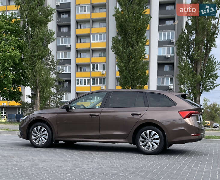 Универсал Skoda Octavia 2021 в Киеве