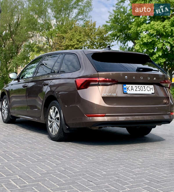 Универсал Skoda Octavia 2021 в Киеве