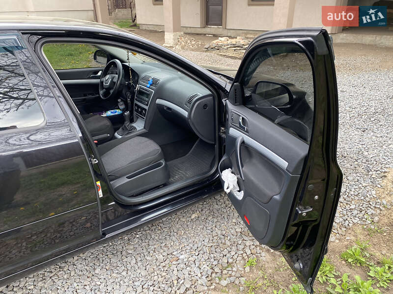 Лифтбек Skoda Octavia 2010 в Львове
