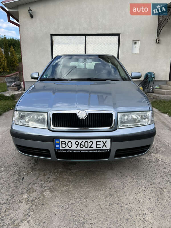 Лифтбек Skoda Octavia 2002 в 