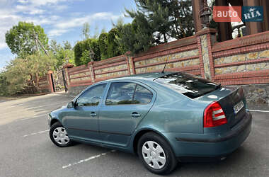 Лифтбек Skoda Octavia 2004 в 