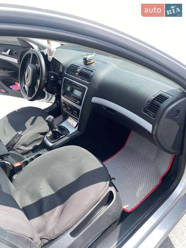 Лифтбек Skoda Octavia 2011 в Мирополе