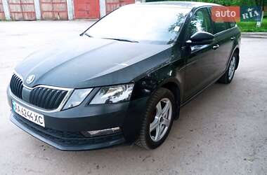 Универсал Skoda Octavia 2019 в Остроге