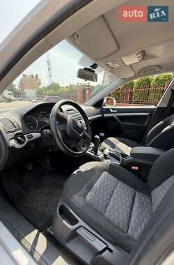Лифтбек Skoda Octavia 2012 в 