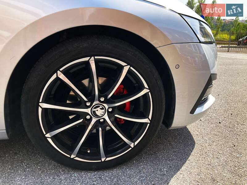 Универсал Skoda Octavia 2021 в Львове