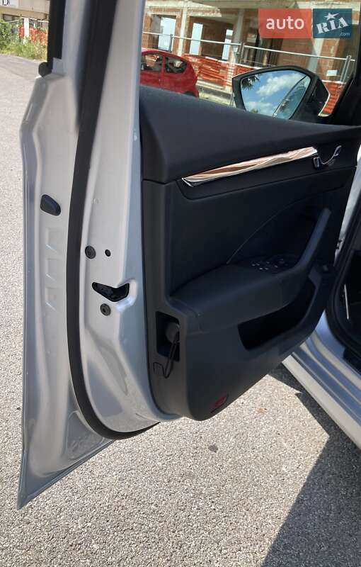 Универсал Skoda Octavia 2021 в Львове