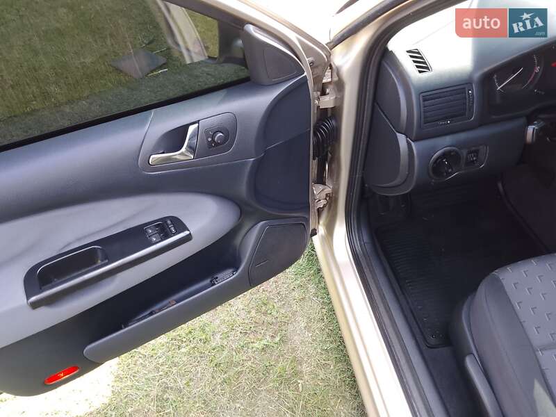 Лифтбек Skoda Octavia 2006 в Дрогобыче
