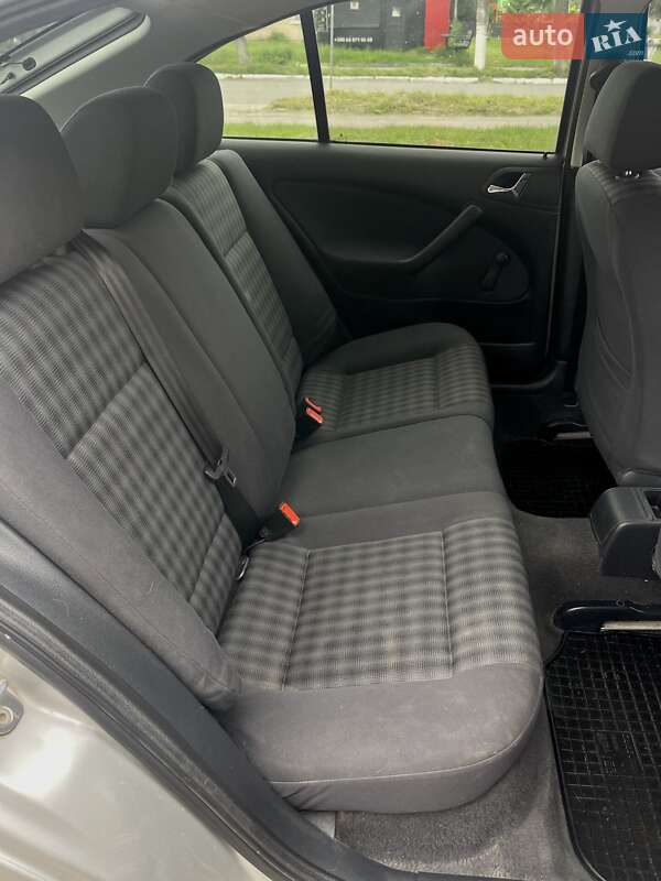 Лифтбек Skoda Octavia 2006 в Теофиполе