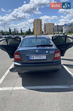 Хэтчбек Skoda Octavia 2005 в 
