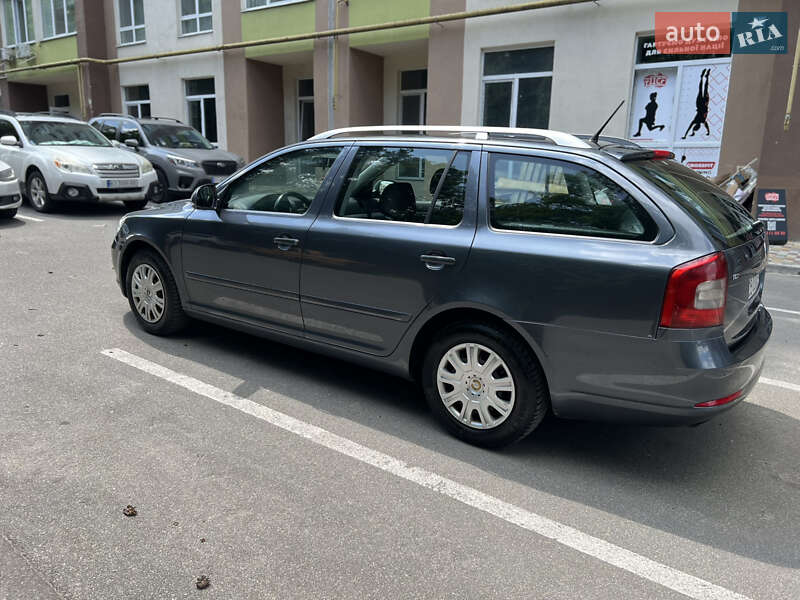 Универсал Skoda Octavia 2012 в Софиевской Борщаговке