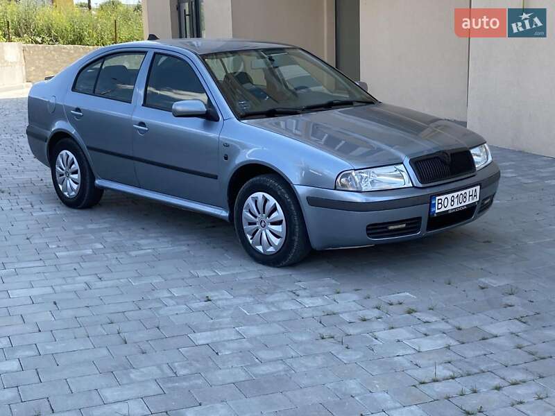 Лифтбек Skoda Octavia 2003 в 