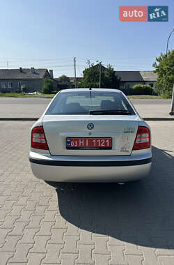 Лифтбек Skoda Octavia 2004 в 