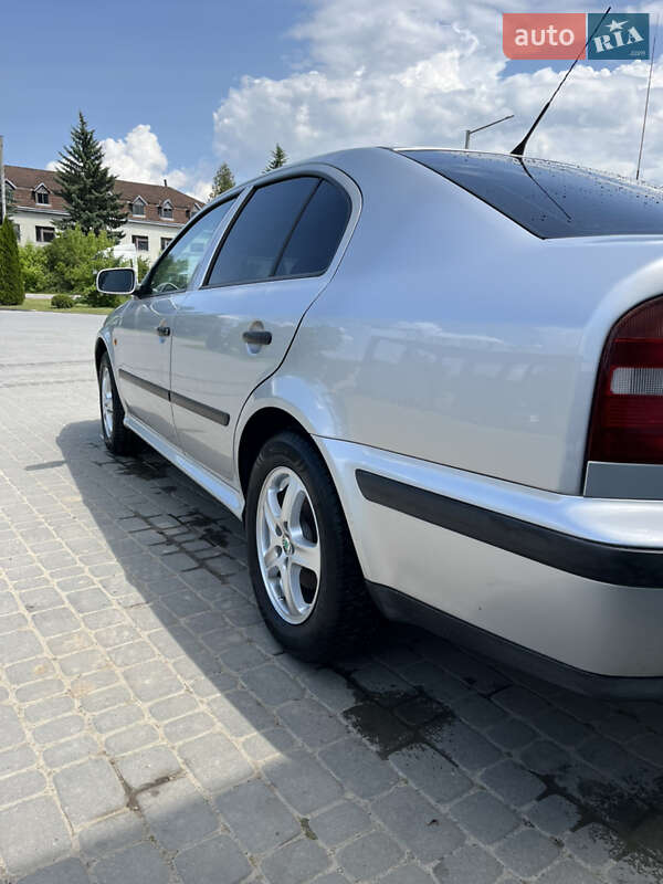 Ліфтбек Skoda Octavia 1999 в Самборі