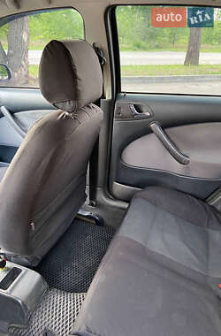 Лифтбек Skoda Octavia 2003 в 