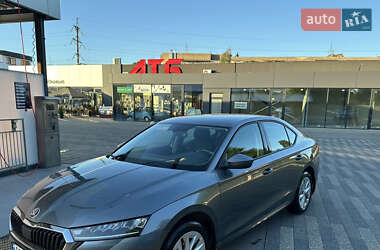 Лифтбек Skoda Octavia 2023 в Ужгороде