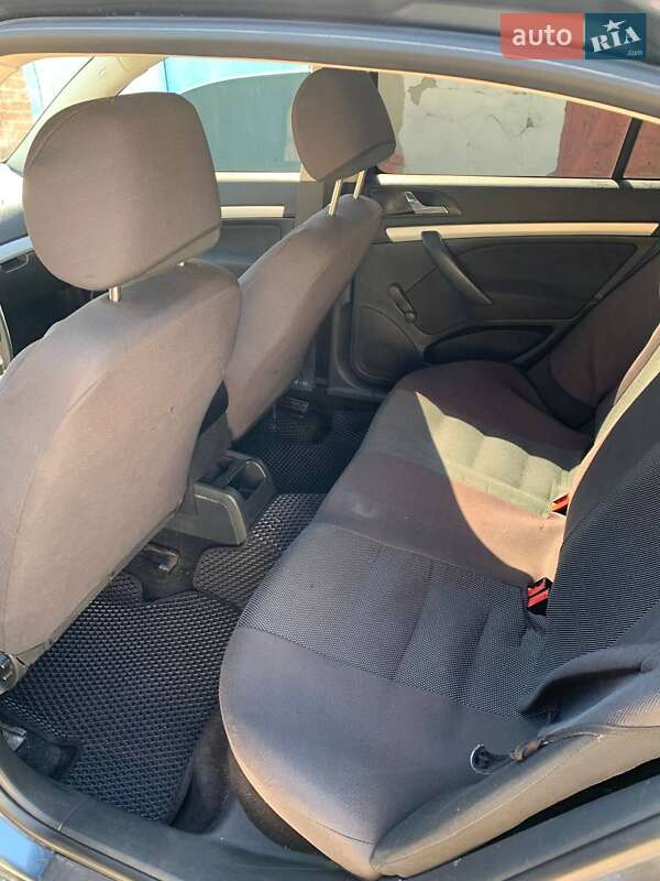 Ліфтбек Skoda Octavia 2006 в Чуднові