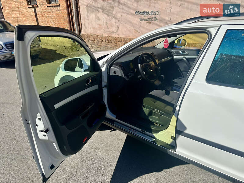 Универсал Skoda Octavia 2010 в Черновцах