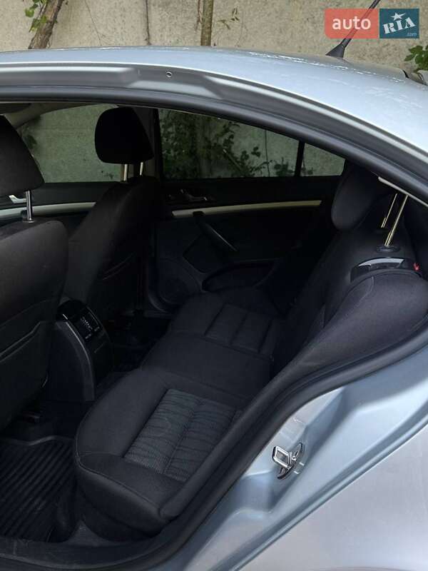 Лифтбек Skoda Octavia 2012 в Березане