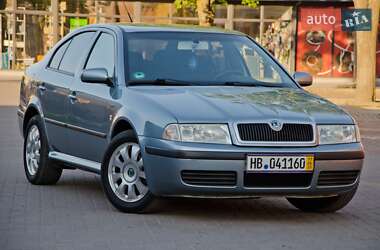 Лифтбек Skoda Octavia 2004 в Сарнах