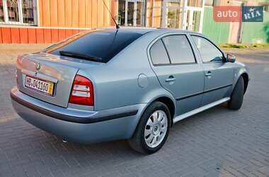Лифтбек Skoda Octavia 2004 в 