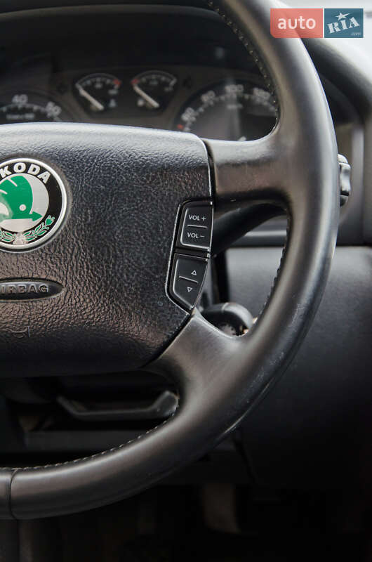 Лифтбек Skoda Octavia 2004 в Сарнах