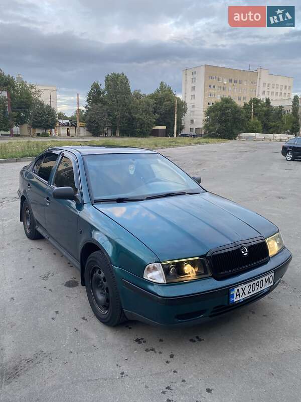 Ліфтбек Skoda Octavia 1998 в 