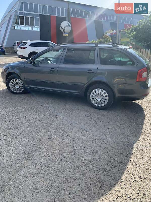 Універсал Skoda Octavia 2010 в Чернівцях