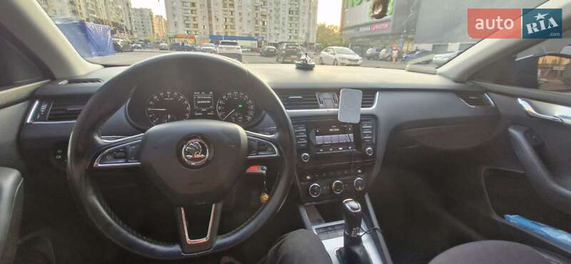 Универсал Skoda Octavia 2013 в Вишневом