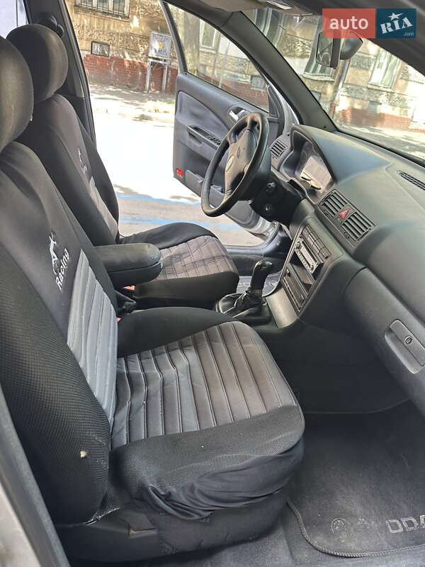 Лифтбек Skoda Octavia 2004 в Львове