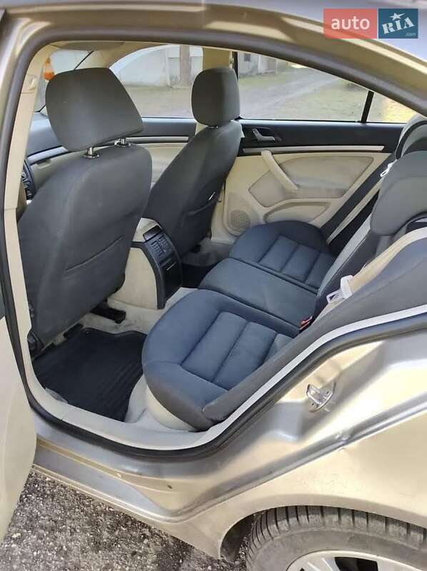 Лифтбек Skoda Octavia 2006 в Тячеве