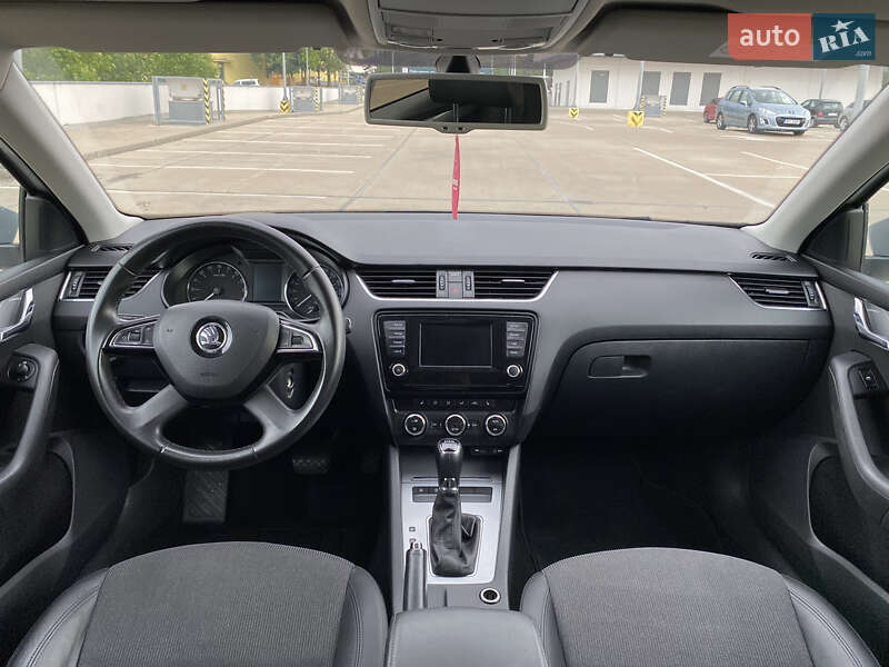 Універсал Skoda Octavia 2015 в Ужгороді