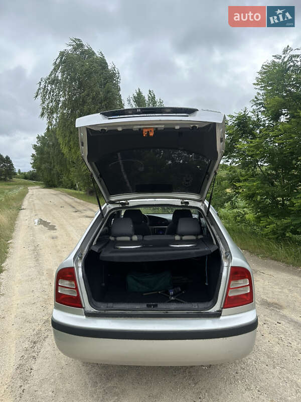 Лифтбек Skoda Octavia 2003 в Вишневце