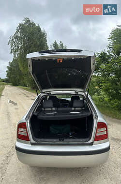 Лифтбек Skoda Octavia 2003 в 