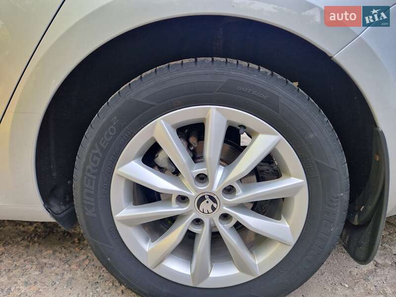 Лифтбек Skoda Octavia 2015 в Полтаве