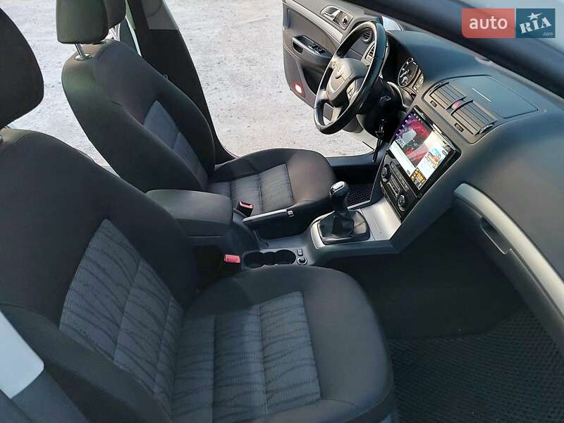 Лифтбек Skoda Octavia 2012 в Кропивницком