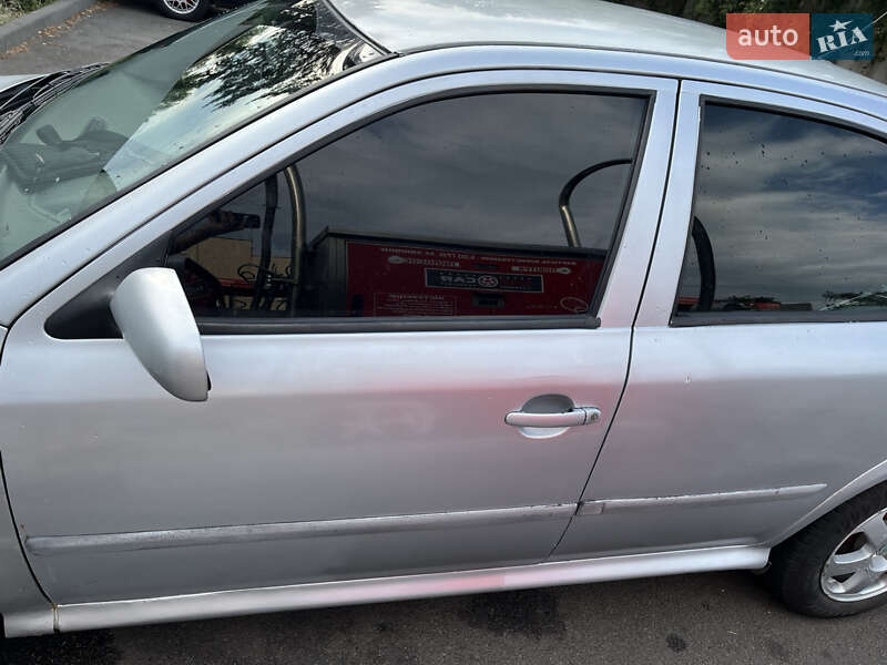 Лифтбек Skoda Octavia 1999 в Киеве