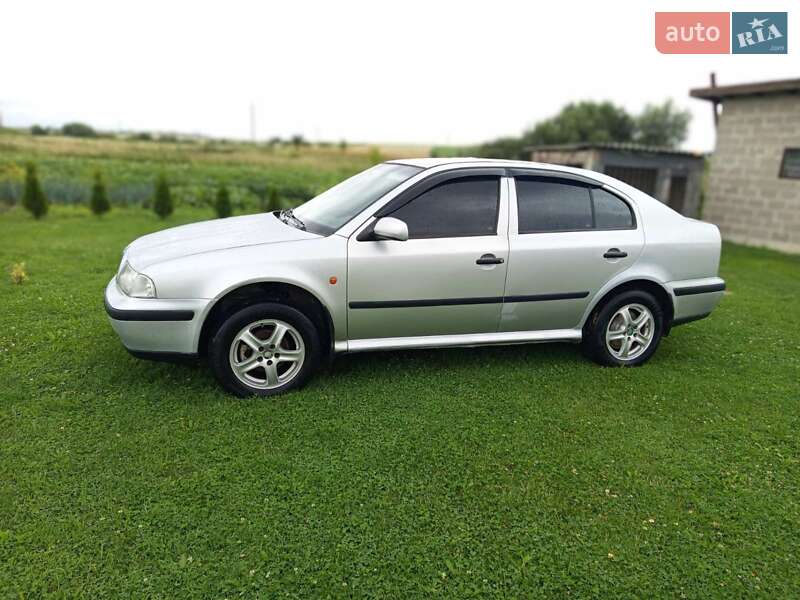 Ліфтбек Skoda Octavia 1999 в Новояворівську